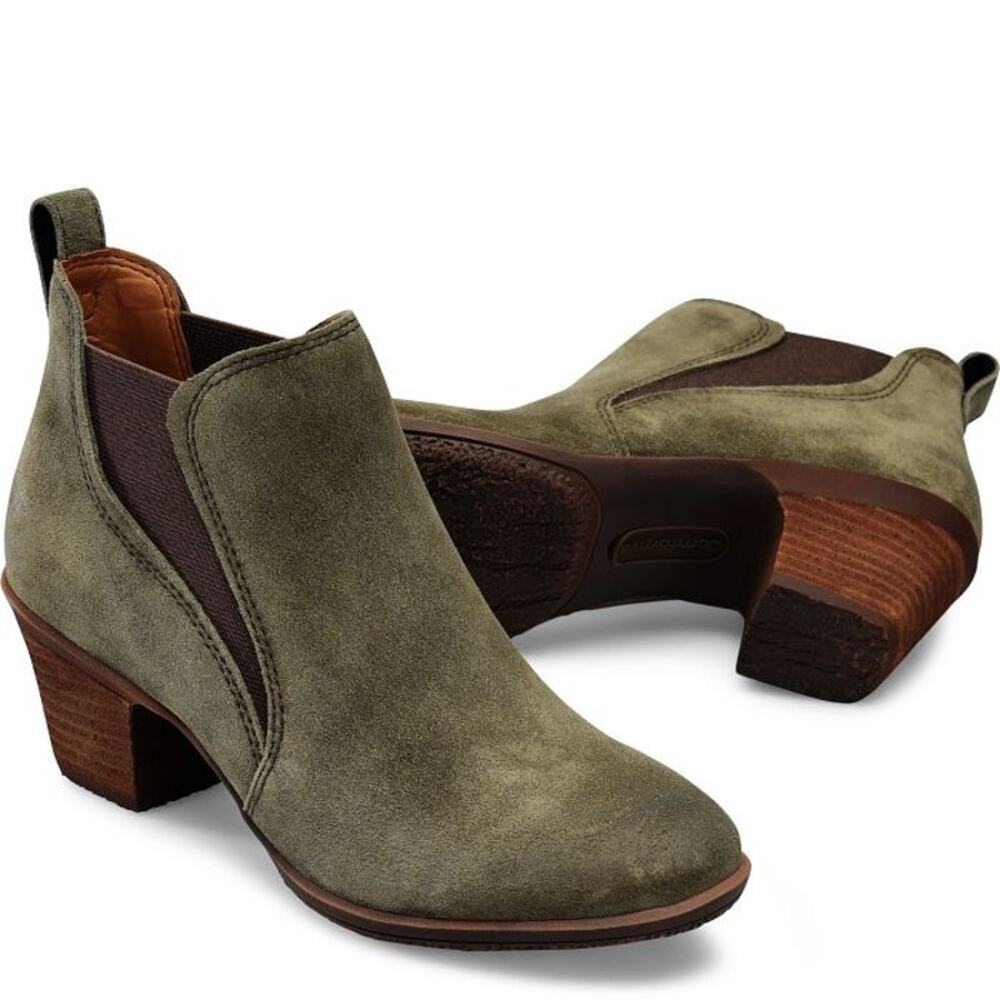 Comfortiva Bailey Olive Suede Size 9.5